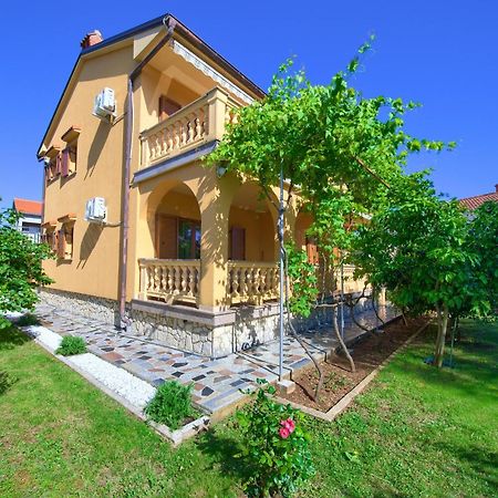 Apartment Bazina - Airconditioning, Parking, 500M From The Beach Крк Экстерьер фото