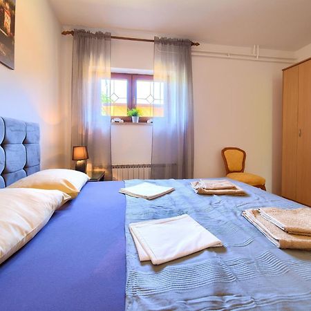 Apartment Bazina - Airconditioning, Parking, 500M From The Beach Крк Экстерьер фото