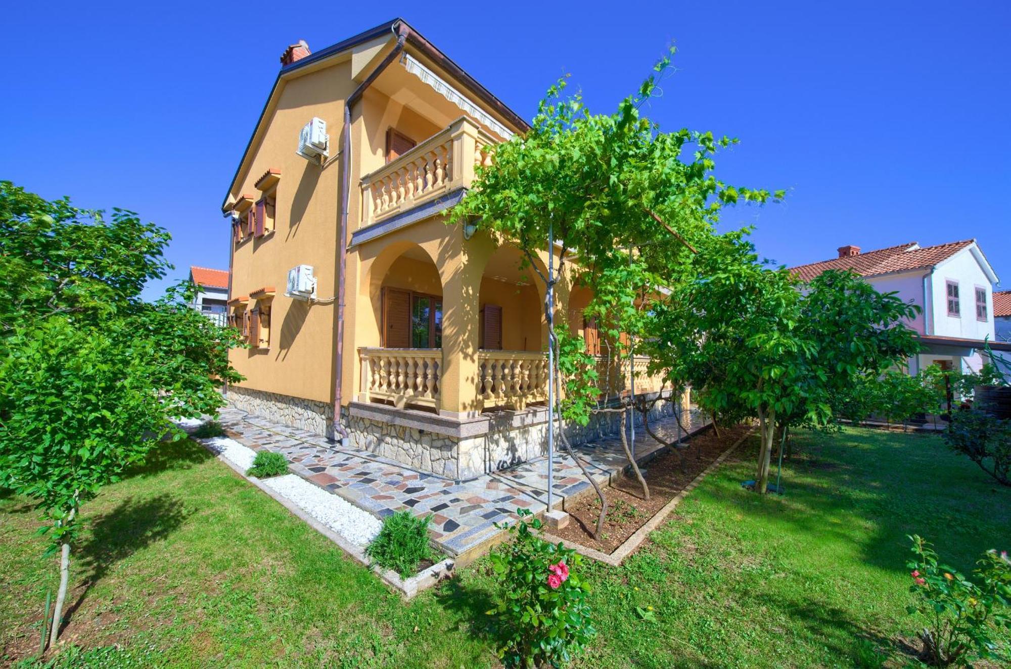 Apartment Bazina - Airconditioning, Parking, 500M From The Beach Крк Экстерьер фото