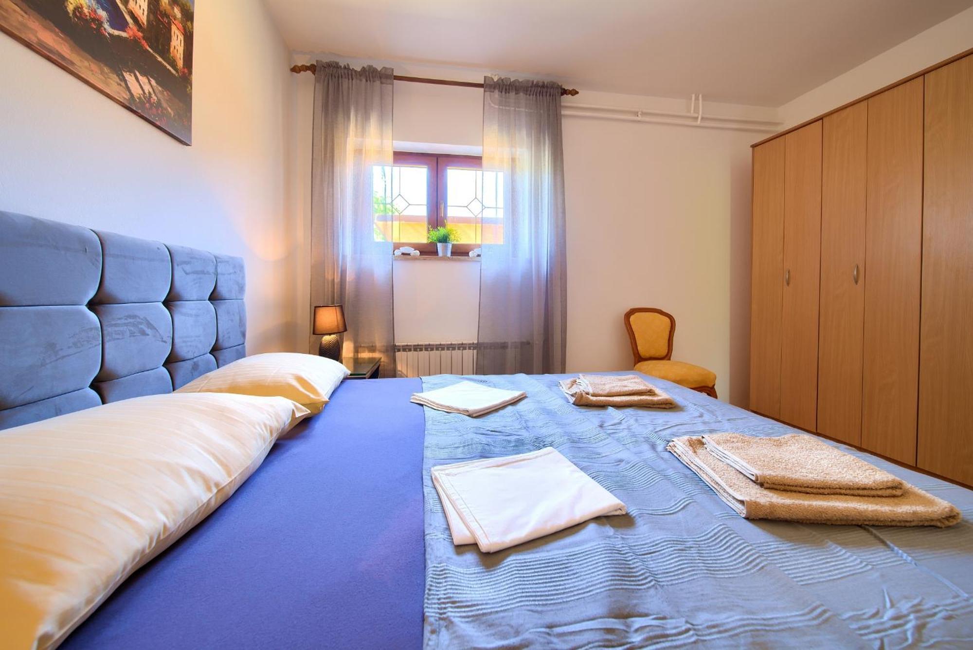 Apartment Bazina - Airconditioning, Parking, 500M From The Beach Крк Экстерьер фото