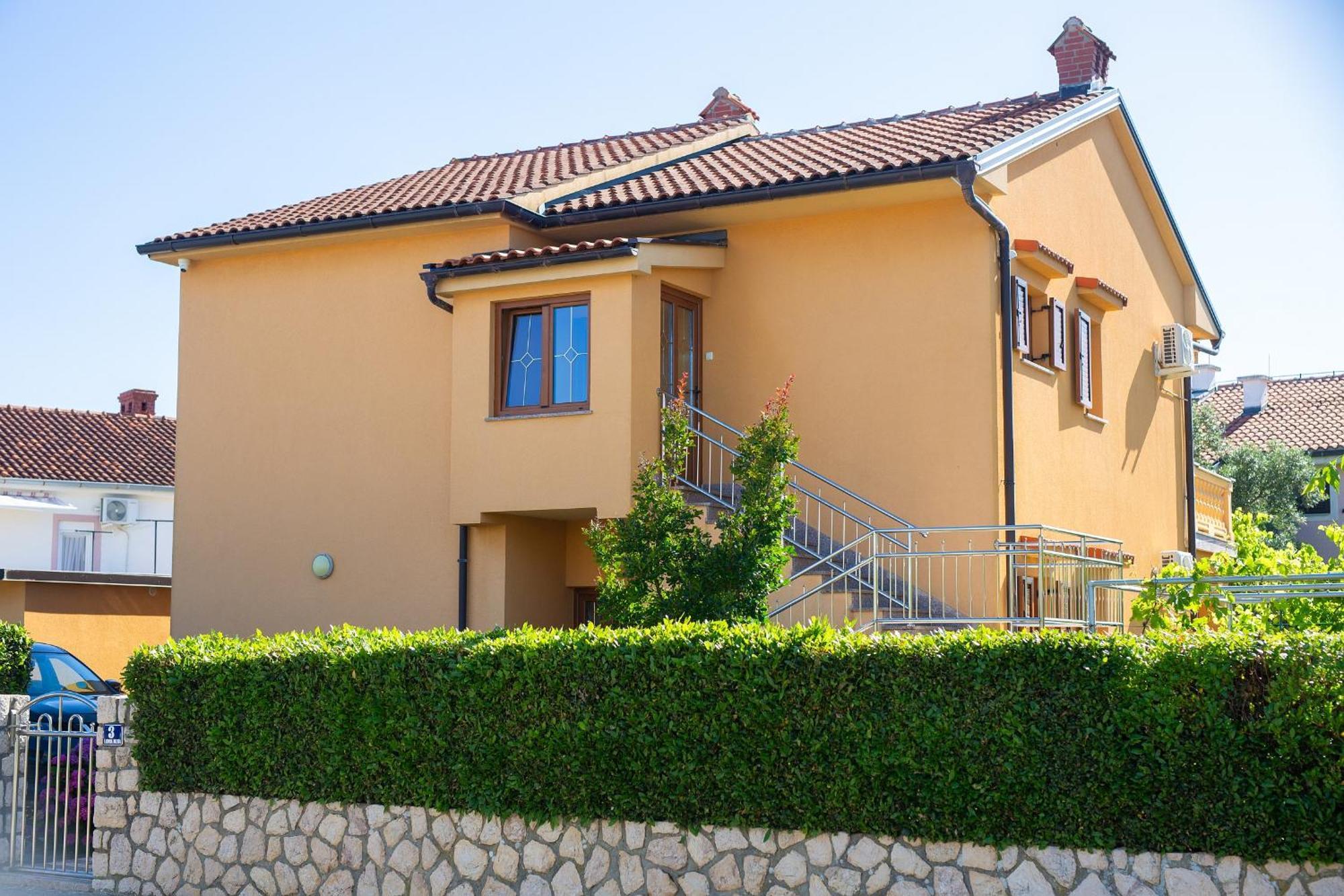 Apartment Bazina - Airconditioning, Parking, 500M From The Beach Крк Экстерьер фото