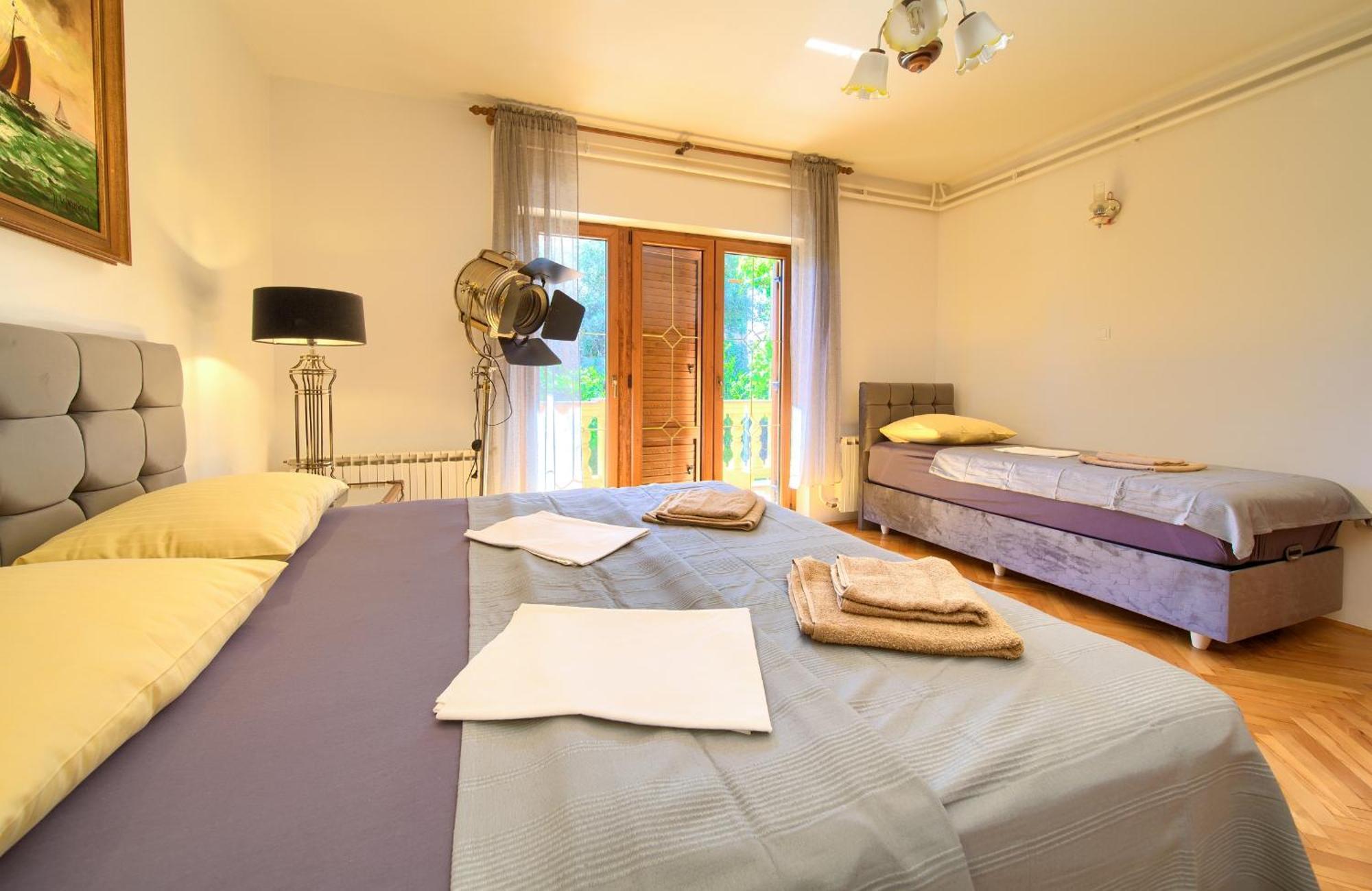 Apartment Bazina - Airconditioning, Parking, 500M From The Beach Крк Экстерьер фото